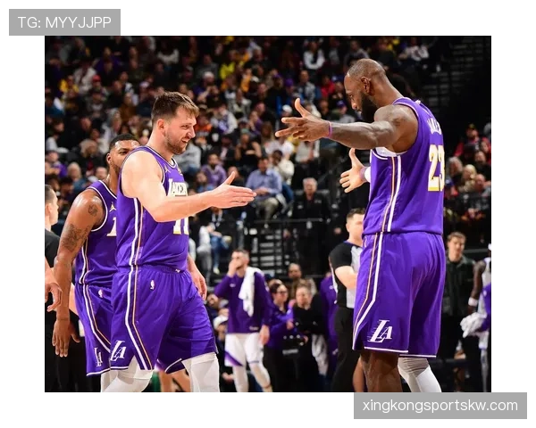 德雷蒙德格林通过防守制造转换机会效率显著提升湖人内线压力