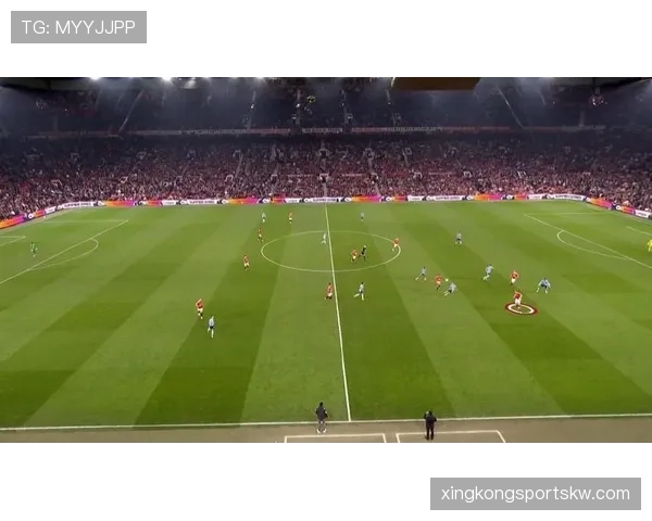 B费的进攻逻辑：无球跑动与前插如何驱动进攻